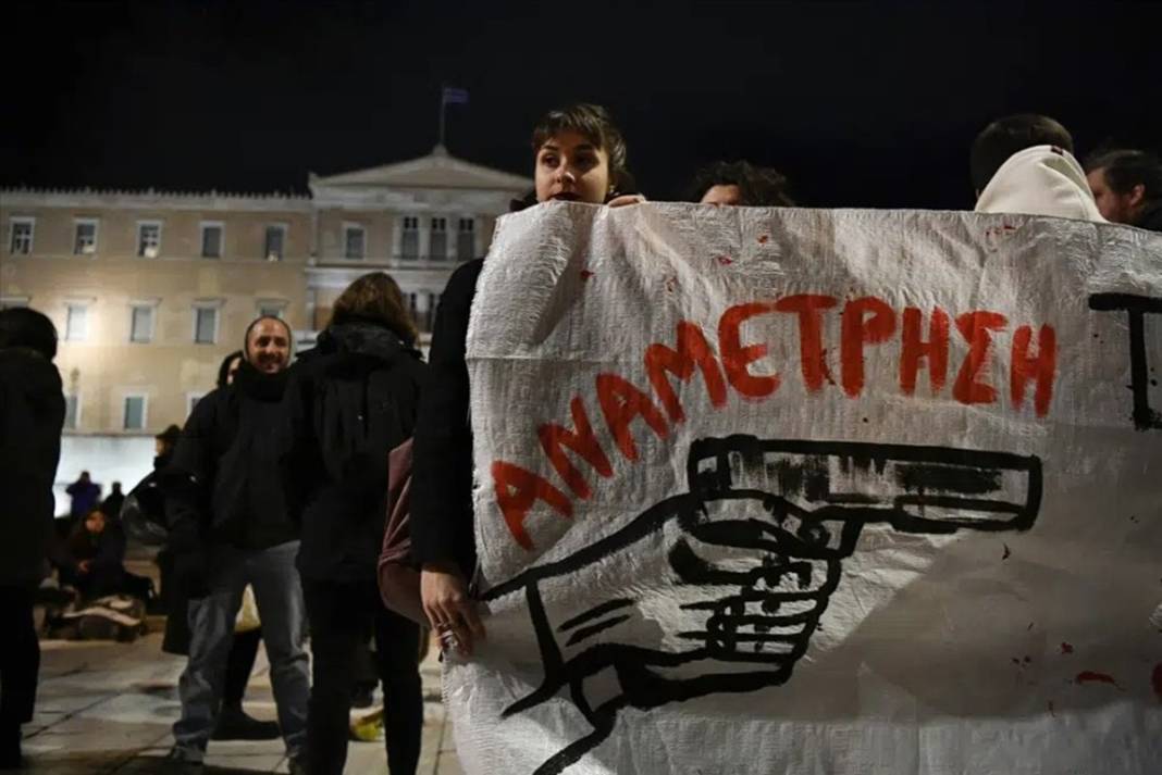 Polis kurşunuyla vurulan çocuk için binlerce kişi sokağa indi 9